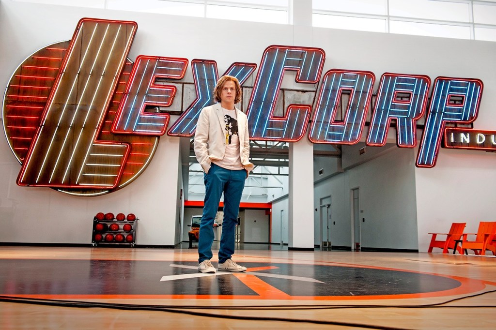 Lex Luthor’s LexCorp provides free wi-fi to Christmas toycon