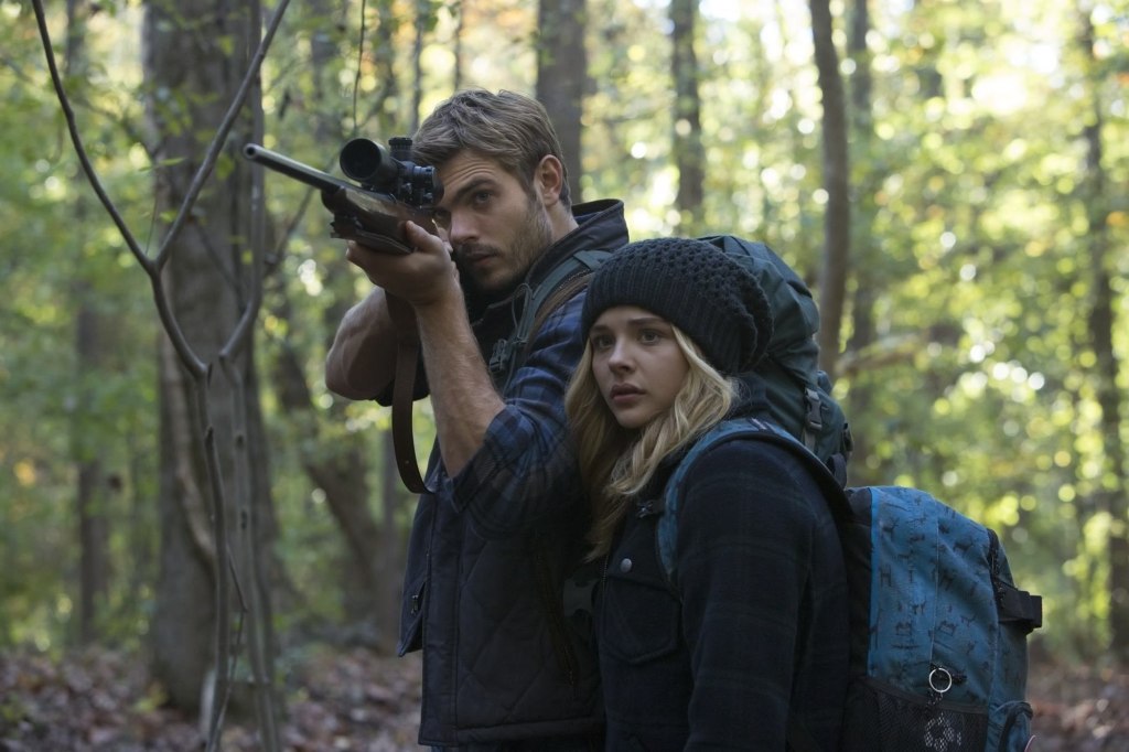 Newcomer Alex Roe joins Chloe Grace Moretz in ‘The 5th&nbsp;Wave’