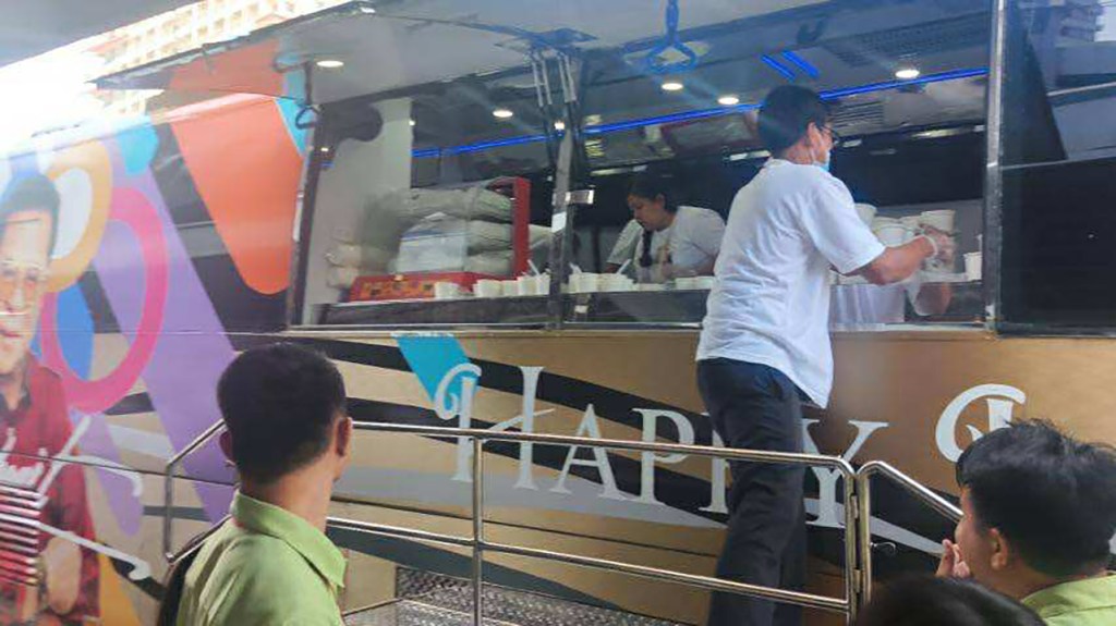 Chavit Singson sends mobile kitchens to EDSA Shrine in support of anti-corruption&nbsp;protesters