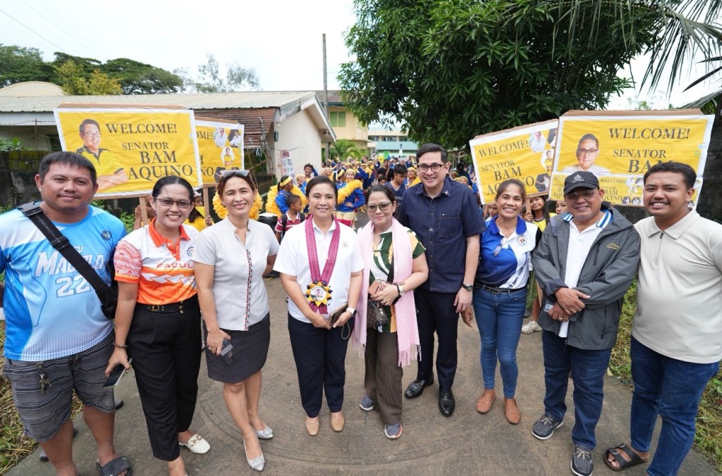 Bam Aquino, Leni Robredo inspect damaged, flooded classrooms in Naga City schools